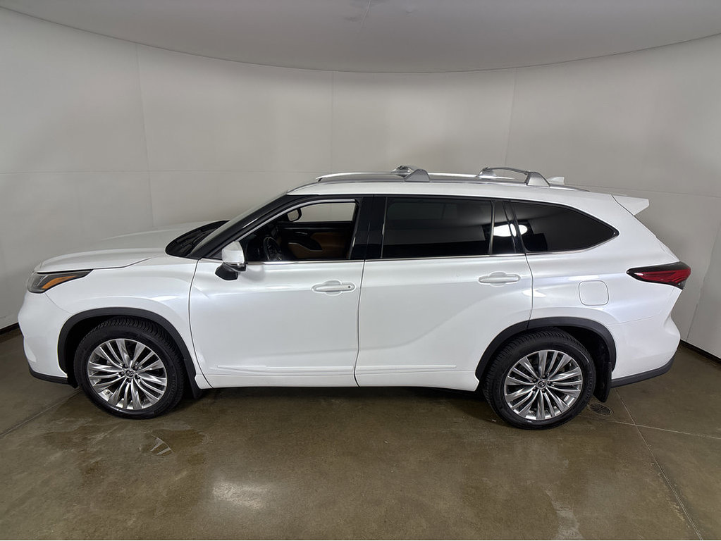 2022 Toyota Highlander Located at Smart Motors Toyota light-box-slides