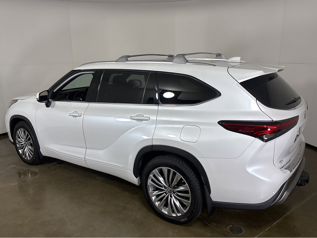 2022 Toyota Highlander Located at Smart Motors Toyota light-box-slides