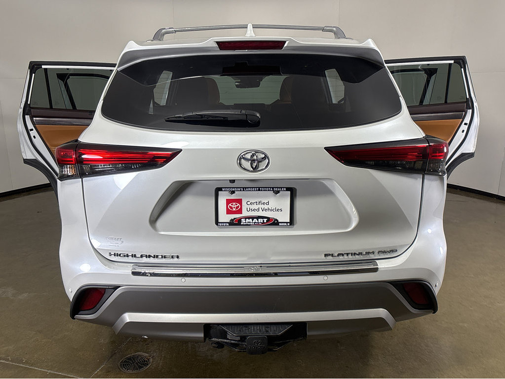 2022 Toyota Highlander Located at Smart Motors Toyota slide-image