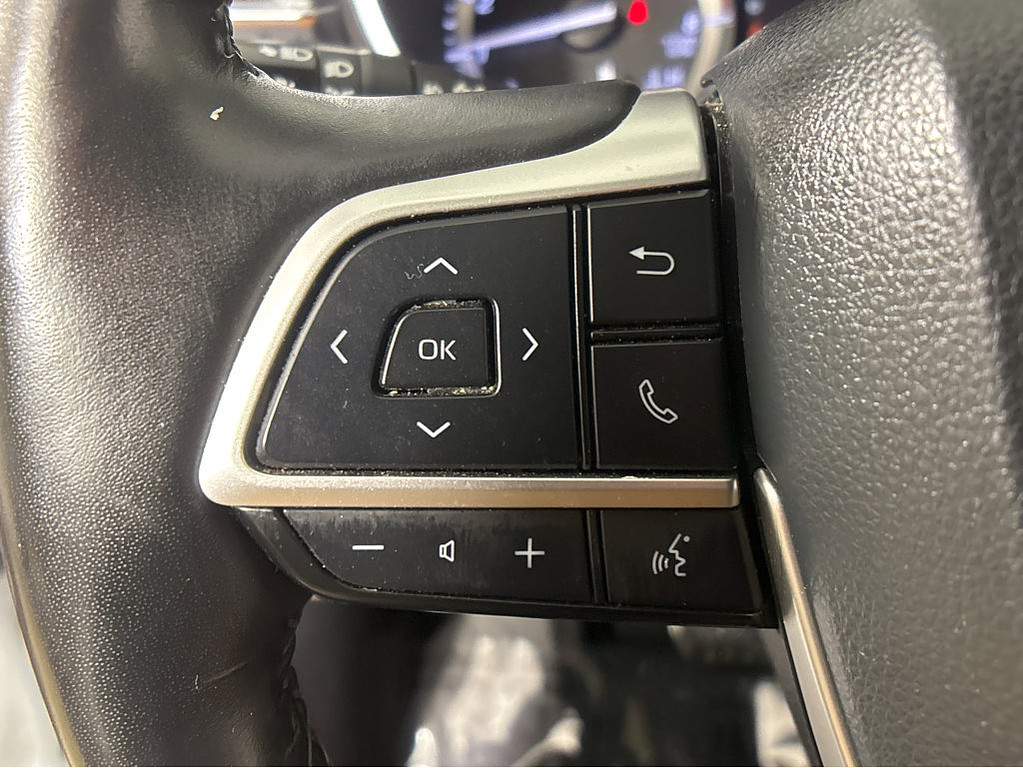 2022 Toyota Highlander Located at Smart Motors Toyota light-box-slides