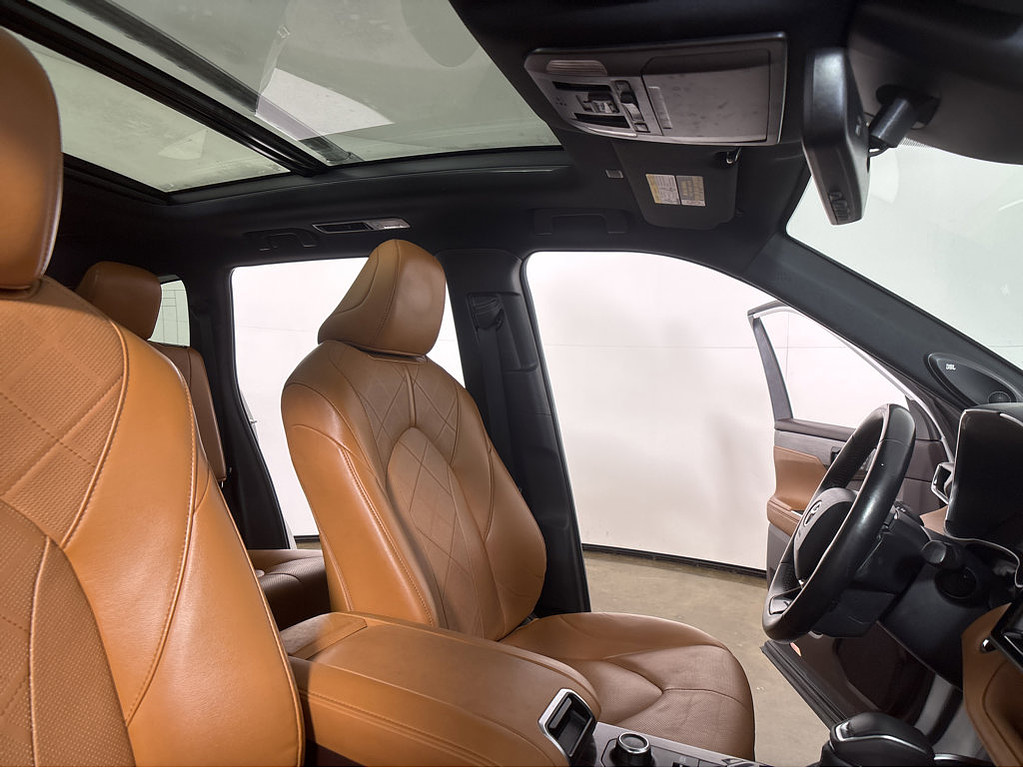 2022 Toyota Highlander Located at Smart Motors Toyota slide-image