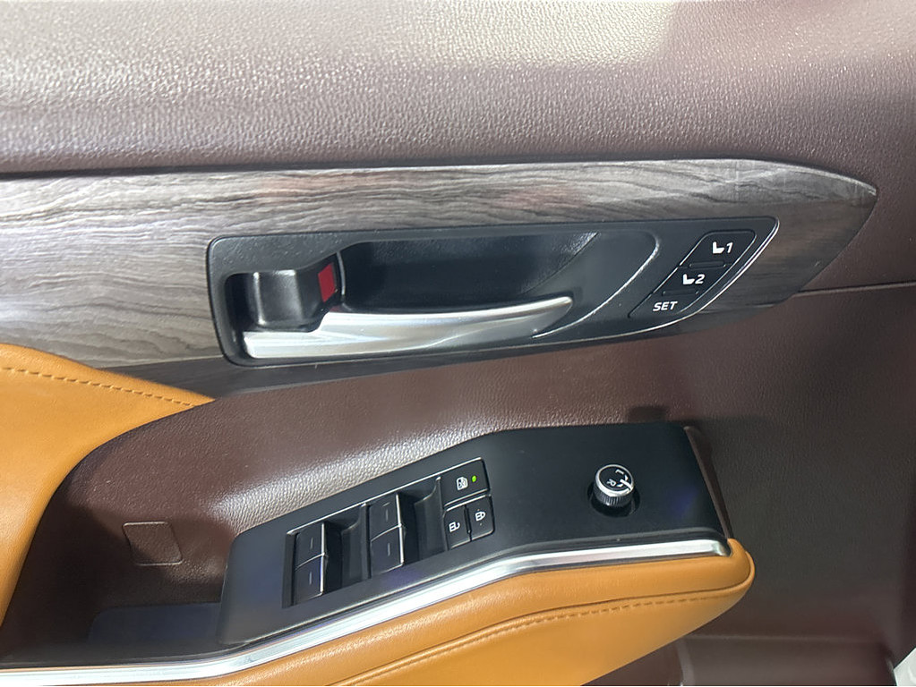 2022 Toyota Highlander Located at Smart Motors Toyota slide-image