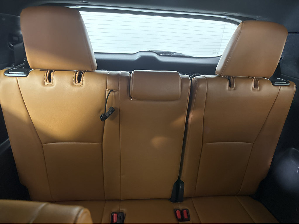 2022 Toyota Highlander Located at Smart Motors Toyota slide-image