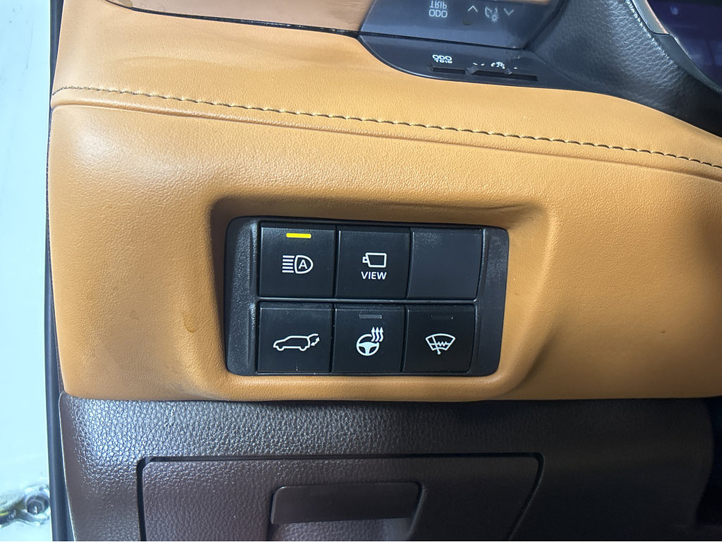 2022 Toyota Highlander Located at Smart Motors Toyota slide-image