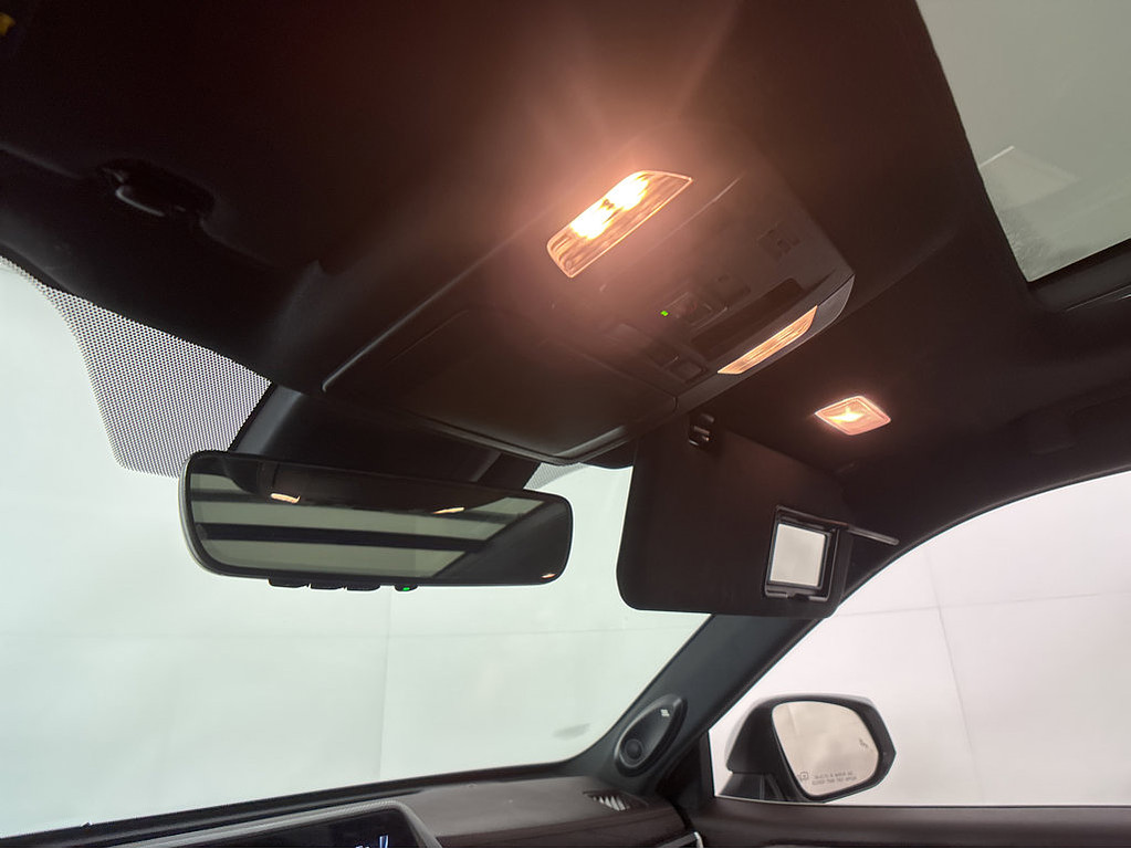 2022 Toyota Highlander Located at Smart Motors Toyota slide-image