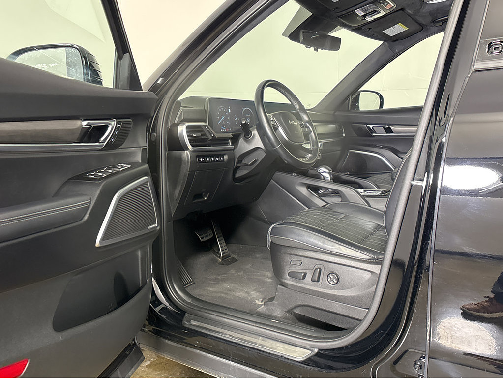 2024 Kia Telluride Located at Smart Motors Toyota light-box-slides