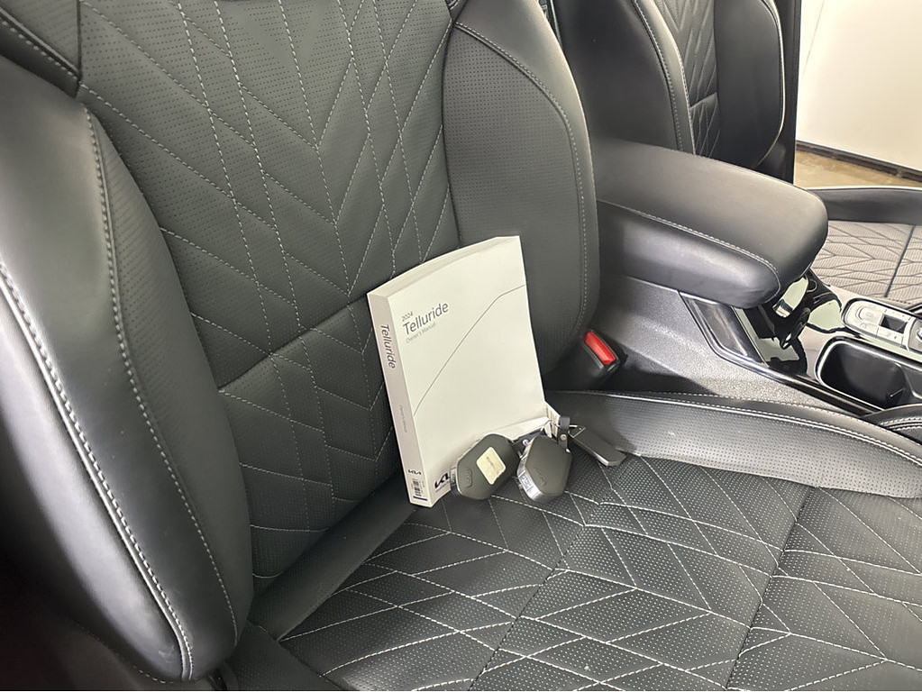 2024 Kia Telluride Located at Smart Motors Toyota slide-image