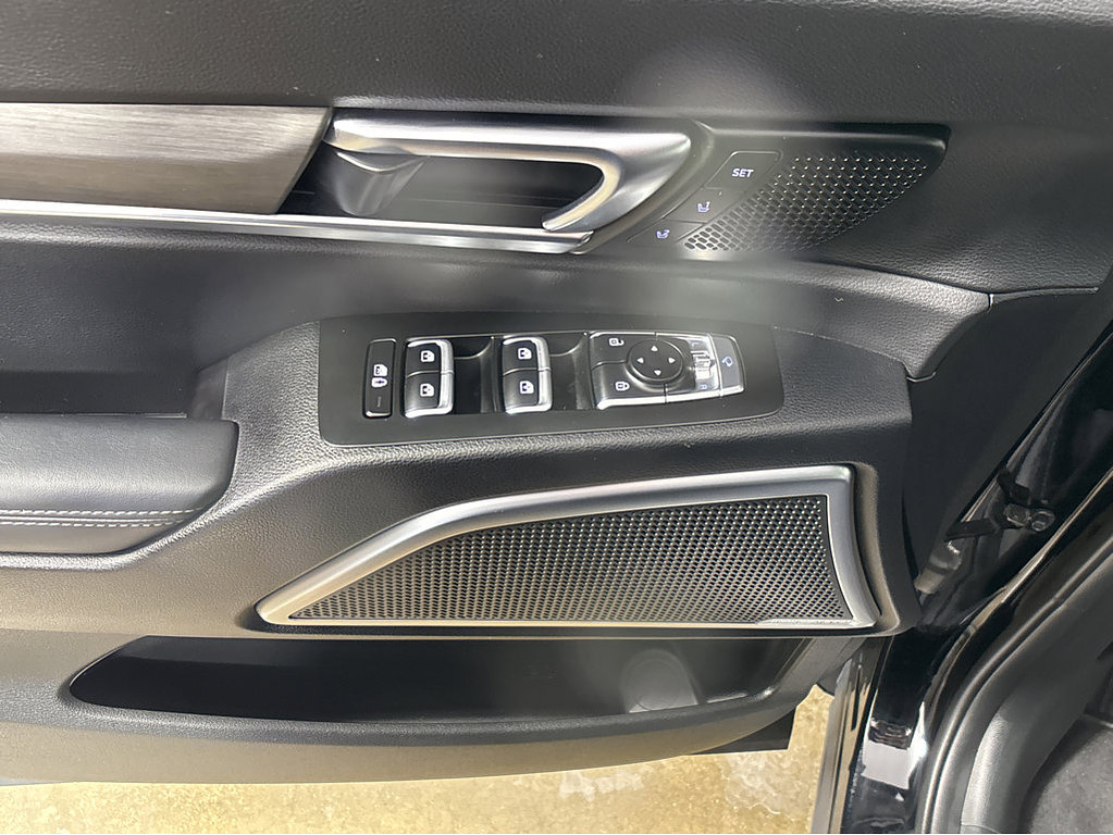 2024 Kia Telluride Located at Smart Motors Toyota slide-image