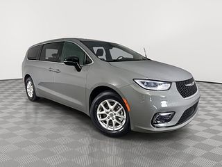 Thumbnail - 2025 Chrysler Pacifica