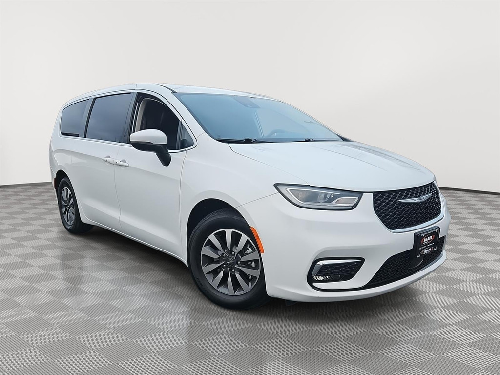 2023 Chrysler Pacifica Located at Smart Motors Toyota light-box-slides