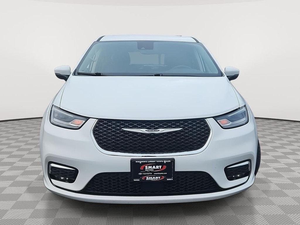 2023 Chrysler Pacifica Located at Smart Motors Toyota light-box-slides