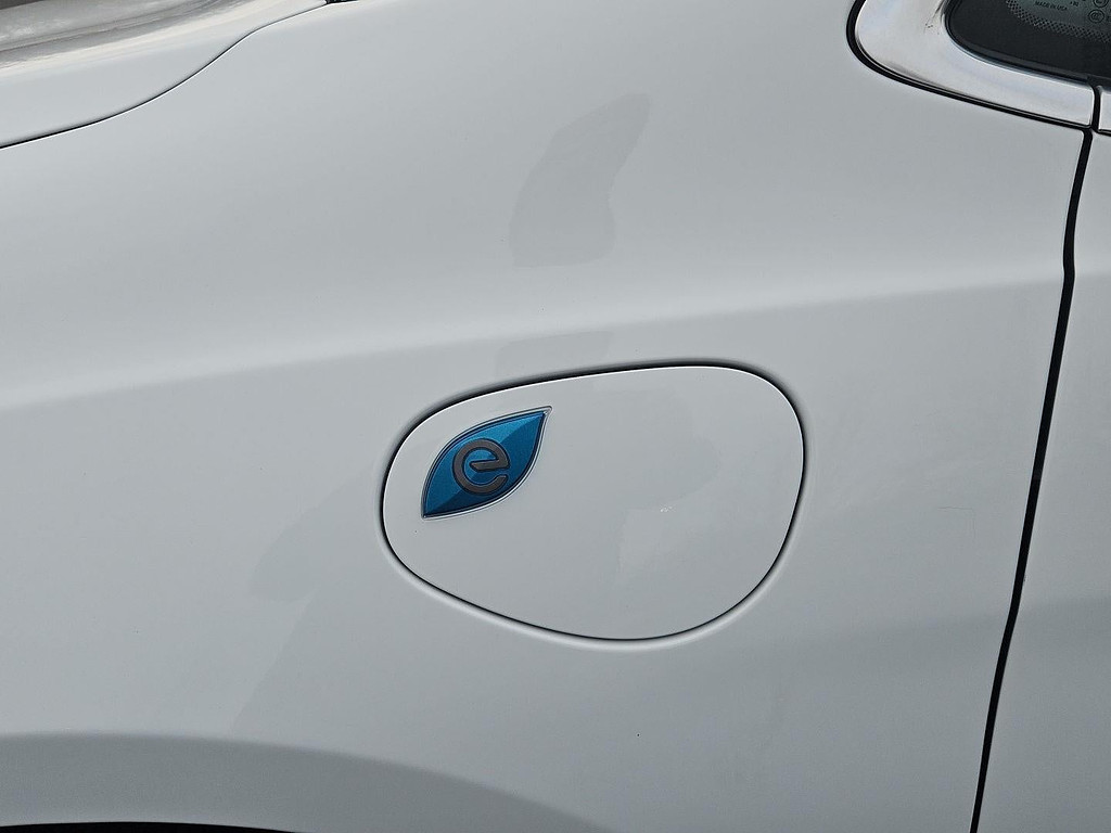 2023 Chrysler Pacifica Located at Smart Motors Toyota light-box-slides