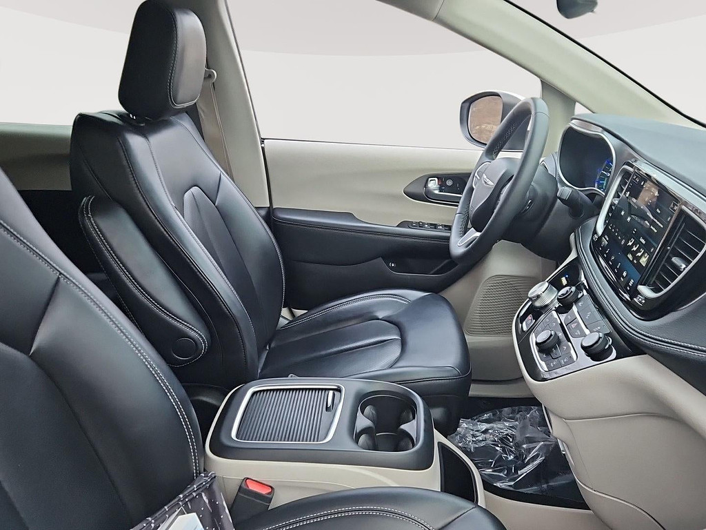 2023 Chrysler Pacifica Located at Smart Motors Toyota light-box-slides