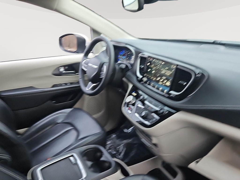 2023 Chrysler Pacifica Located at Smart Motors Toyota light-box-slides