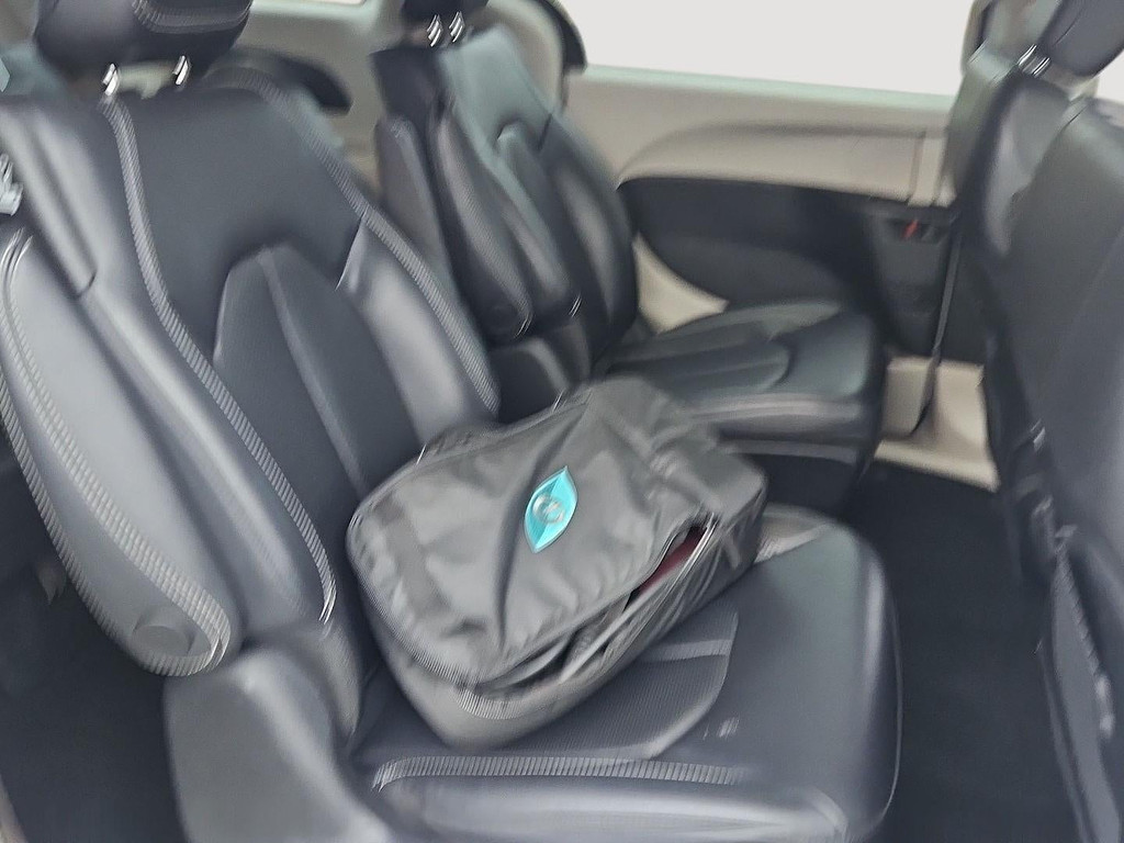 2023 Chrysler Pacifica Located at Smart Motors Toyota light-box-slides