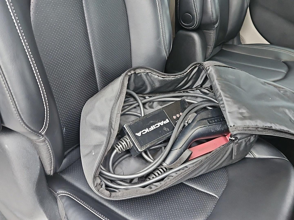 2023 Chrysler Pacifica Located at Smart Motors Toyota light-box-slides