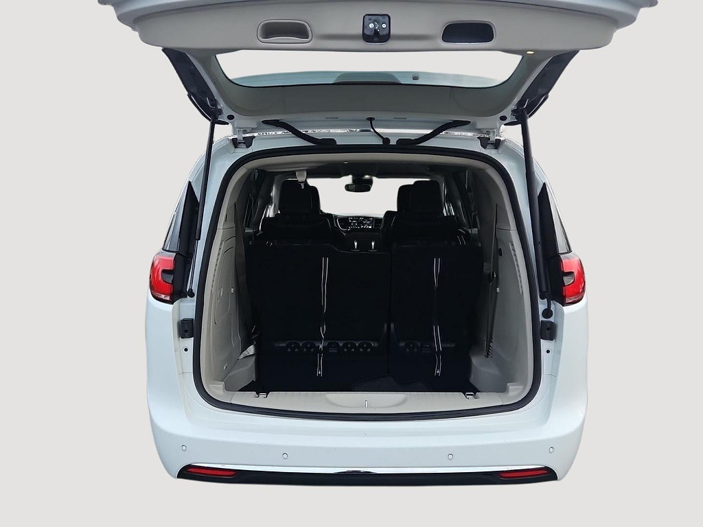 2023 Chrysler Pacifica Located at Smart Motors Toyota light-box-slides