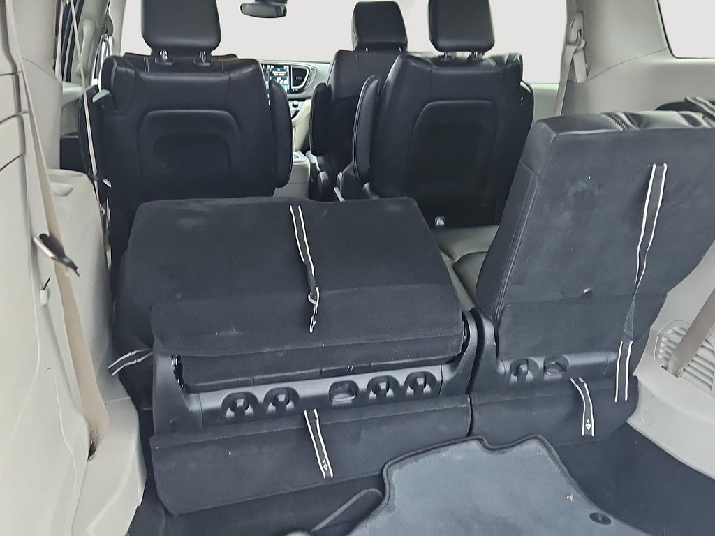 2023 Chrysler Pacifica Located at Smart Motors Toyota light-box-slides