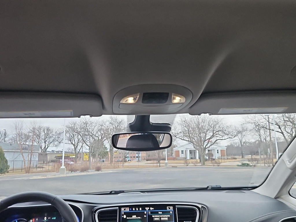 2023 Chrysler Pacifica Located at Smart Motors Toyota slide-image