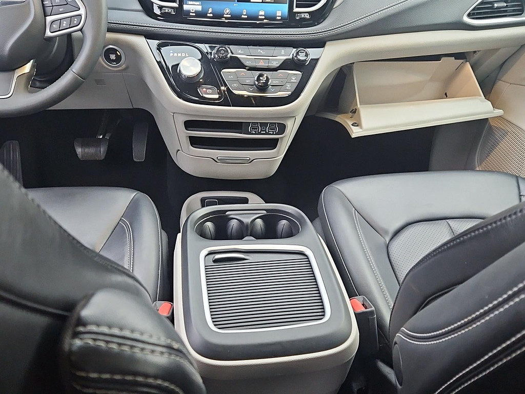 2023 Chrysler Pacifica Located at Smart Motors Toyota light-box-slides