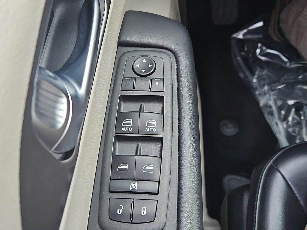 2023 Chrysler Pacifica Located at Smart Motors Toyota light-box-slides