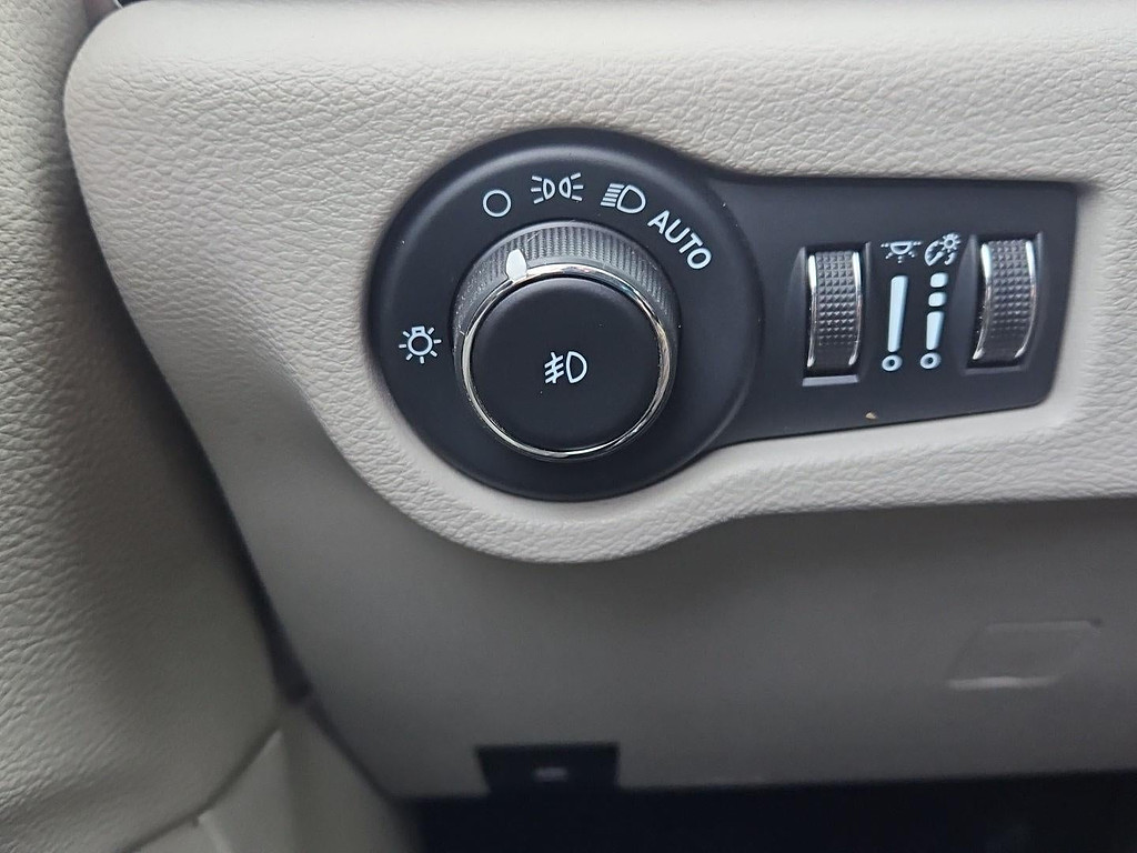 2023 Chrysler Pacifica Located at Smart Motors Toyota light-box-slides