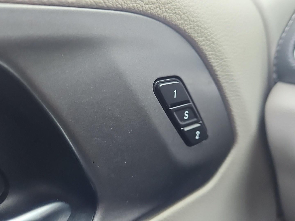 2023 Chrysler Pacifica Located at Smart Motors Toyota light-box-slides