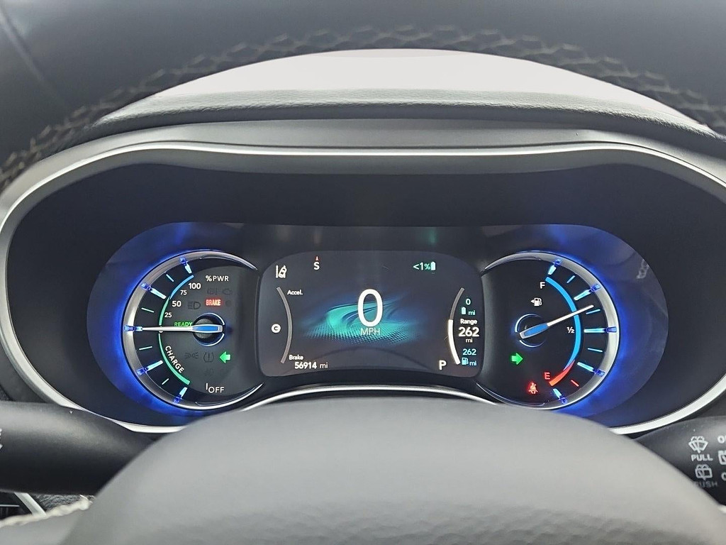 2023 Chrysler Pacifica Located at Smart Motors Toyota slide-image