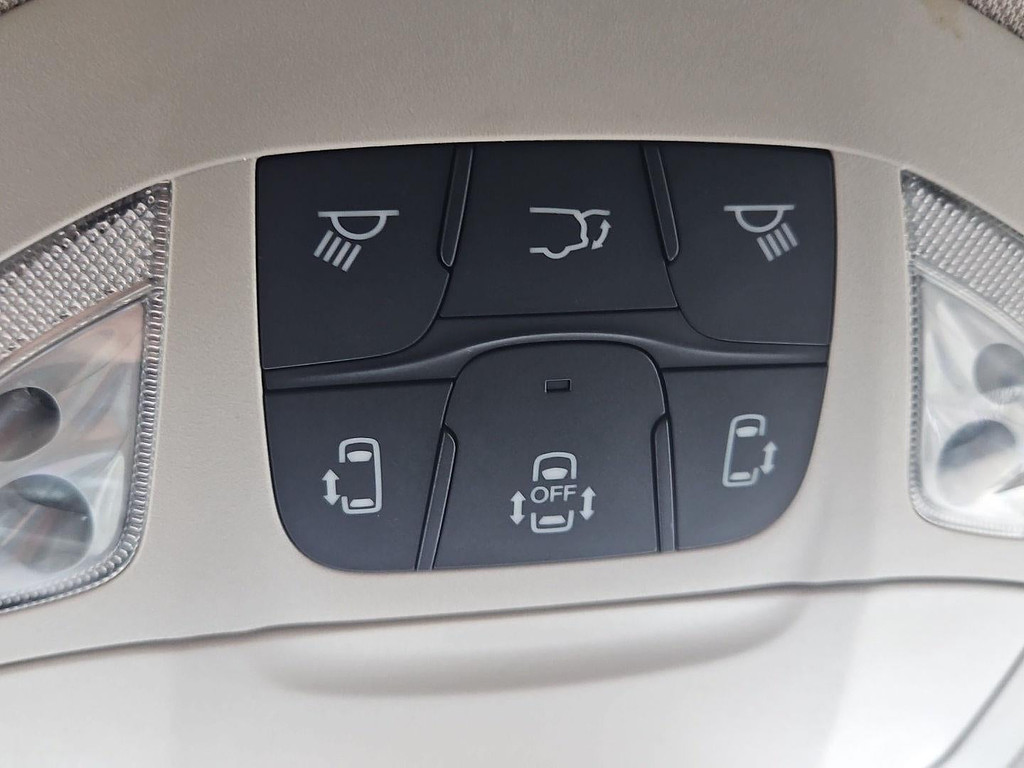 2023 Chrysler Pacifica Located at Smart Motors Toyota light-box-slides