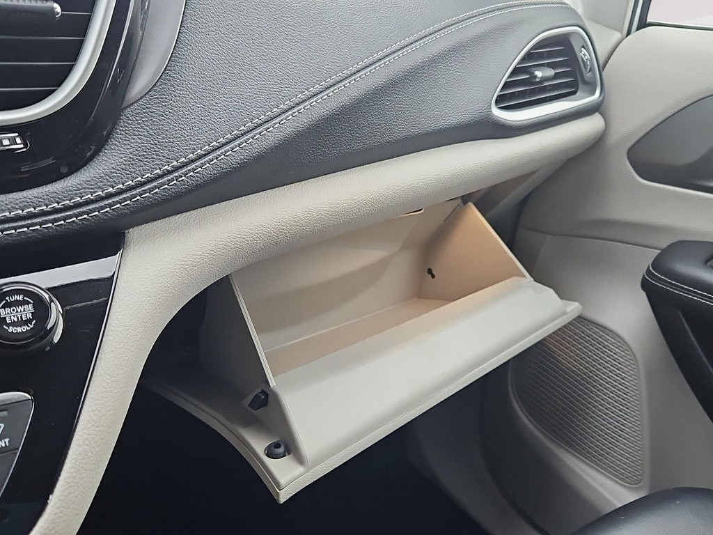 2023 Chrysler Pacifica Located at Smart Motors Toyota light-box-slides