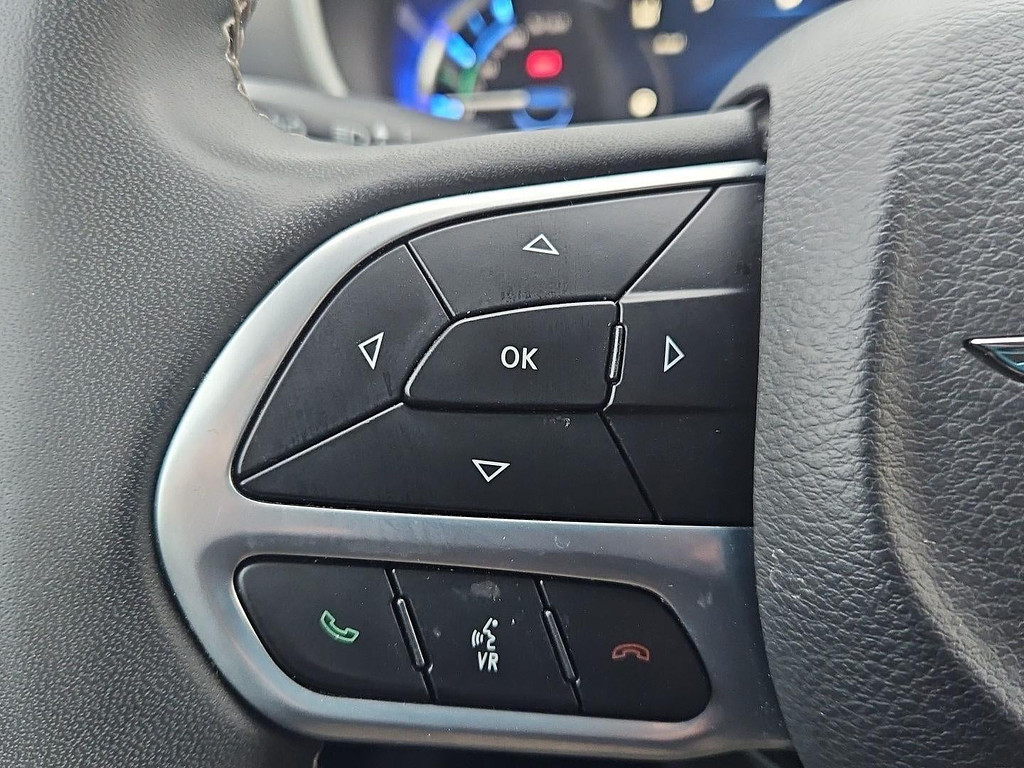 2023 Chrysler Pacifica Located at Smart Motors Toyota light-box-slides