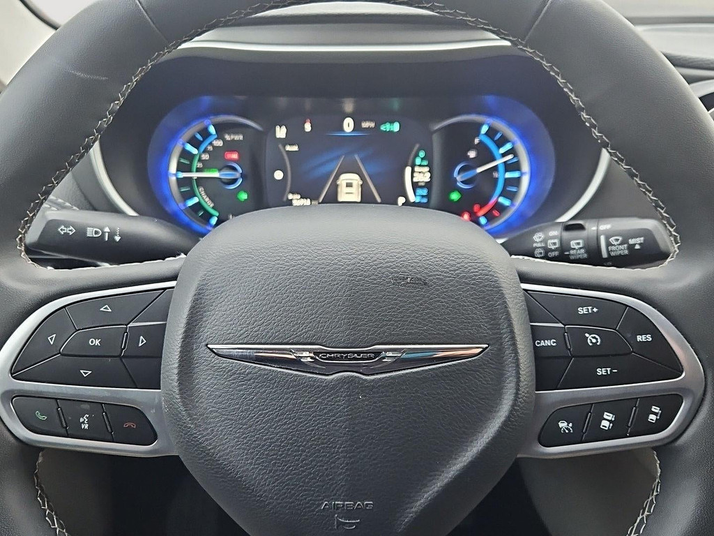 2023 Chrysler Pacifica Located at Smart Motors Toyota light-box-slides