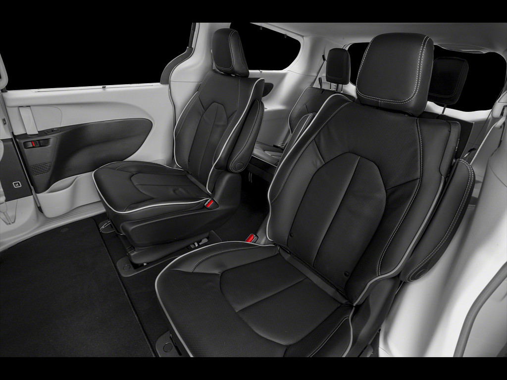 2023 Chrysler Pacifica Located at Smart Motors Toyota slide-image