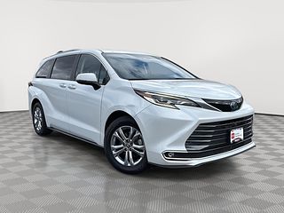 Thumbnail - 2023 Toyota Sienna