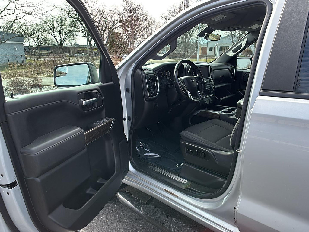 2021 Chevrolet Silverado 1500 Located at Smart Motors Toyota light-box-slides