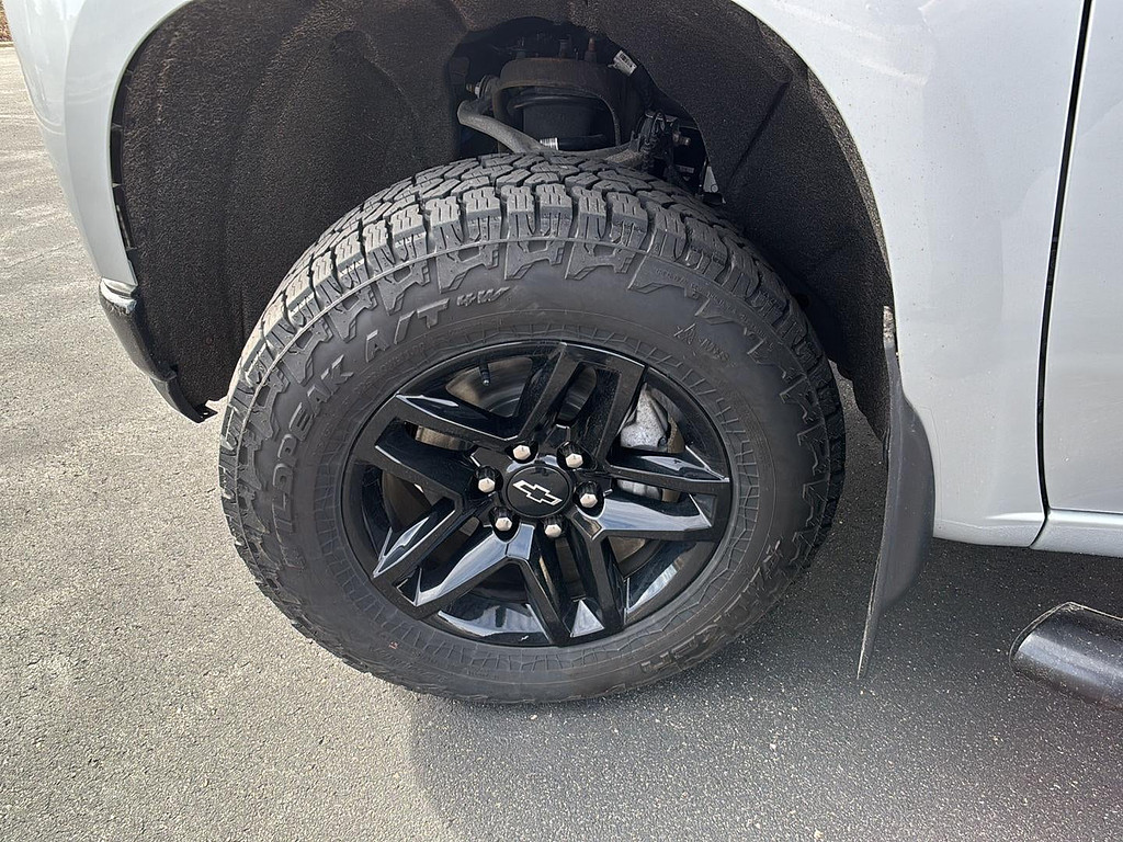 2021 Chevrolet Silverado 1500 Located at Smart Motors Toyota light-box-slides