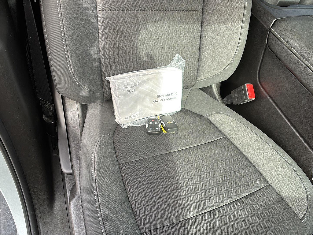 2021 Chevrolet Silverado 1500 Located at Smart Motors Toyota light-box-slides