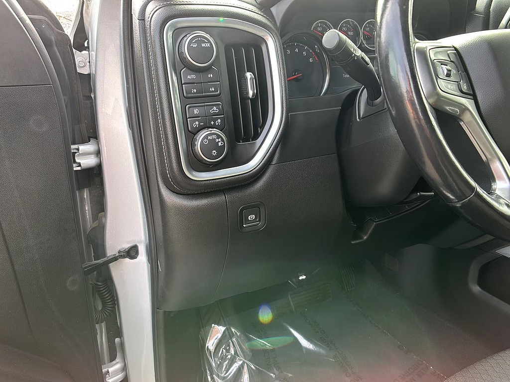 2021 Chevrolet Silverado 1500 Located at Smart Motors Toyota light-box-slides