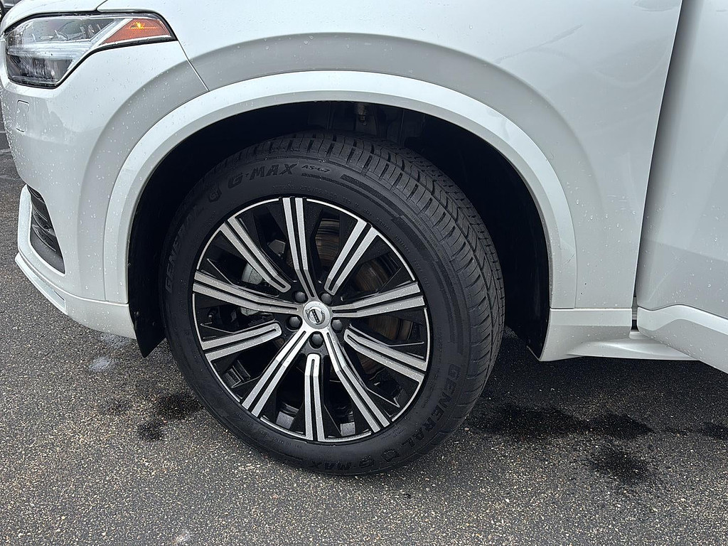 2023 Volvo XC90 Located at Smart Motors Toyota light-box-slides