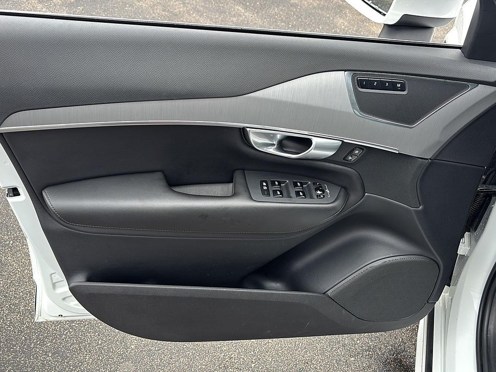 2023 Volvo XC90 Located at Smart Motors Toyota light-box-slides