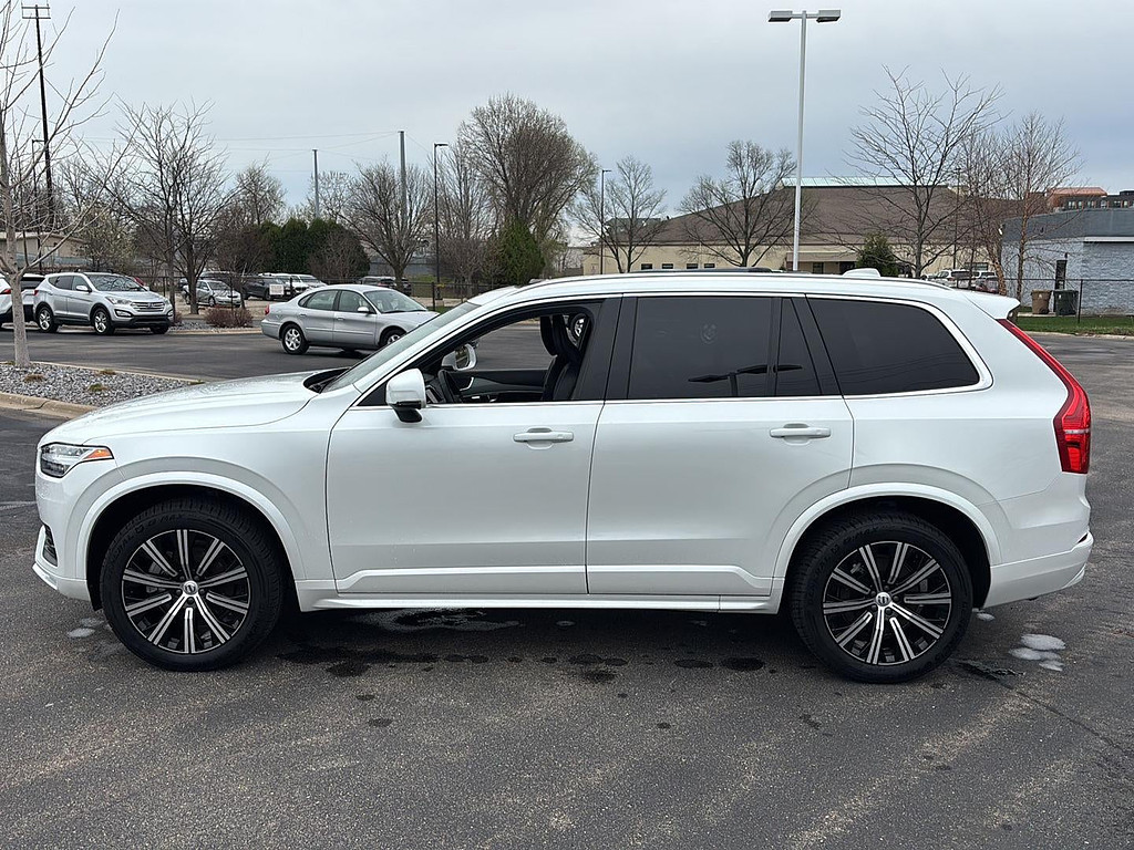 2023 Volvo XC90 Located at Smart Motors Toyota light-box-slides