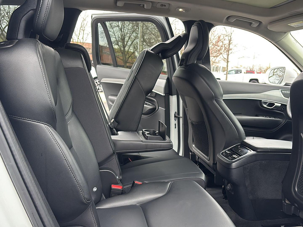 2023 Volvo XC90 Located at Smart Motors Toyota light-box-slides
