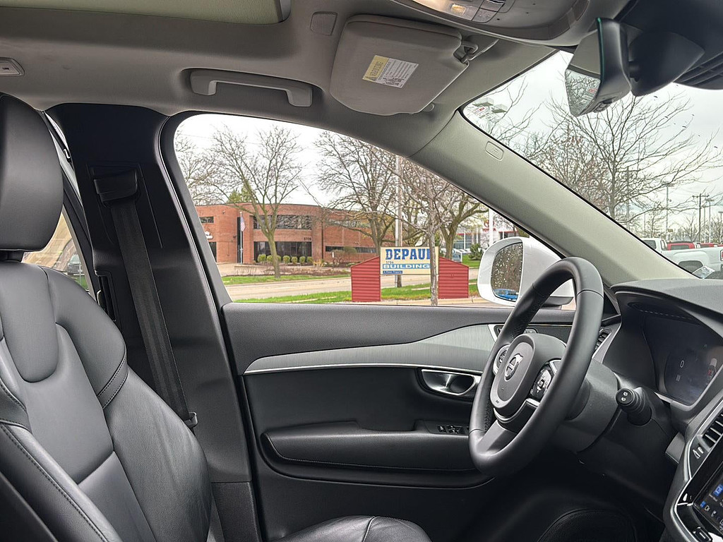 2023 Volvo XC90 Located at Smart Motors Toyota light-box-slides