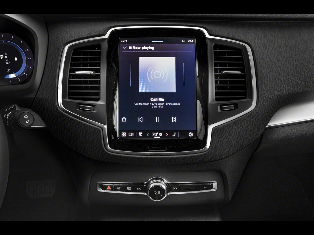 2023 Volvo XC90 Located at Smart Motors Toyota light-box-slides