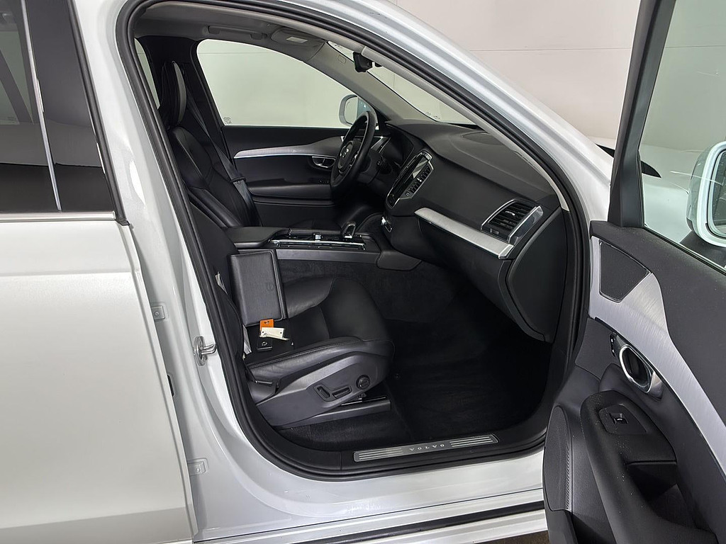 2023 Volvo XC90 Located at Smart Motors Toyota light-box-slides