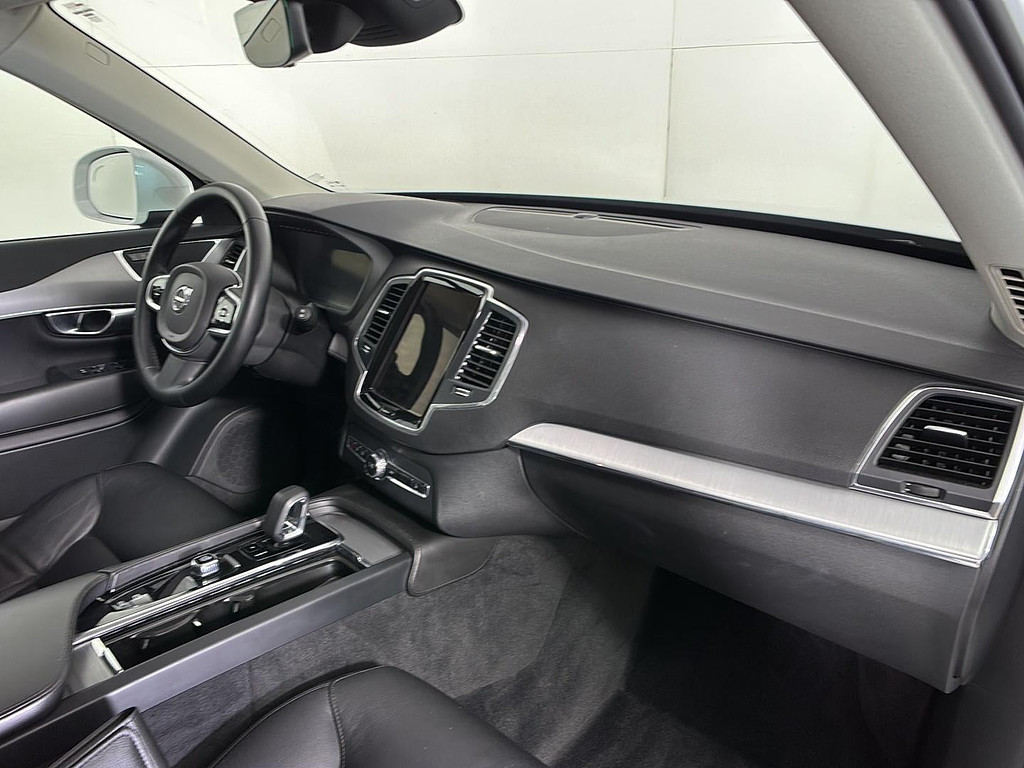 2023 Volvo XC90 Located at Smart Motors Toyota light-box-slides