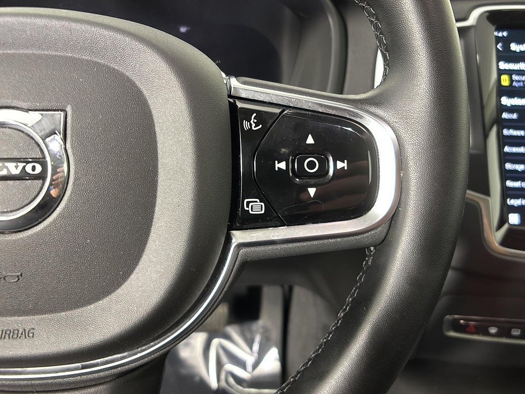 2023 Volvo XC90 Located at Smart Motors Toyota light-box-slides