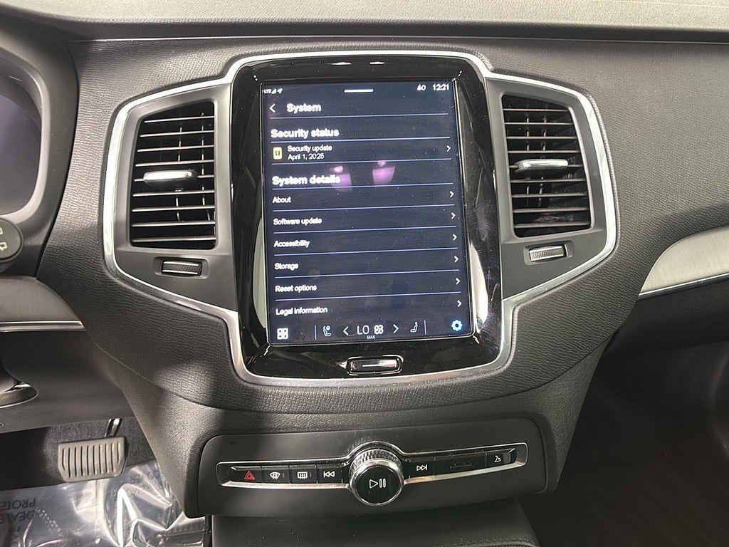 2023 Volvo XC90 Located at Smart Motors Toyota light-box-slides