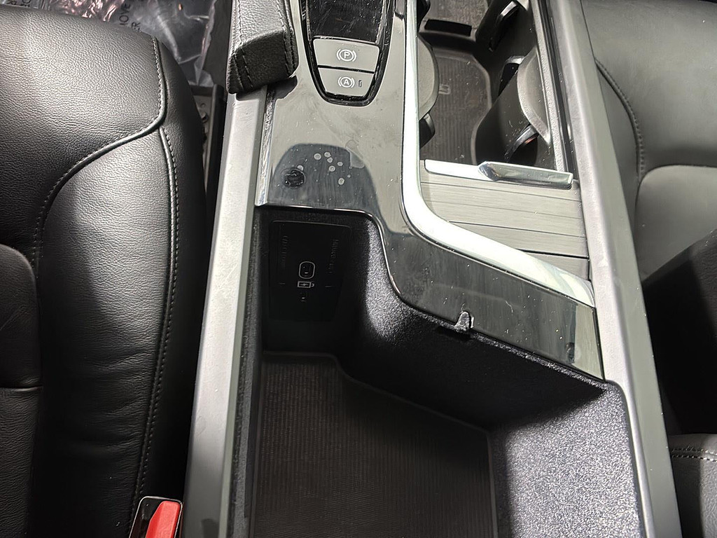 2023 Volvo XC90 Located at Smart Motors Toyota light-box-slides