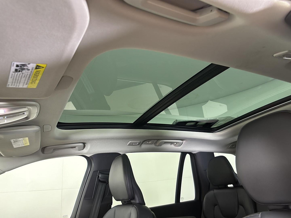 2023 Volvo XC90 Located at Smart Motors Toyota light-box-slides